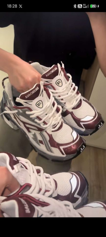 Balenciaga Runners Burgundy