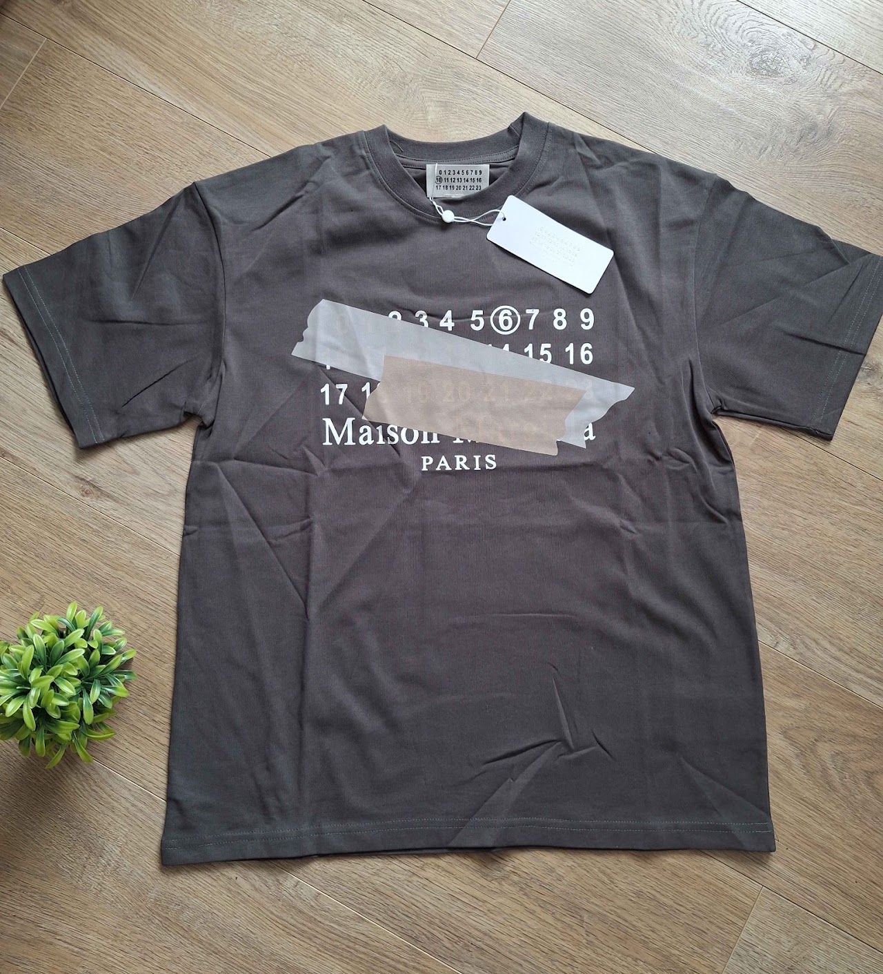 Maison Margiela tee (Tamsiai pilka)