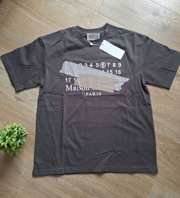 Maison Margiela tee (Tamsiai pilka)