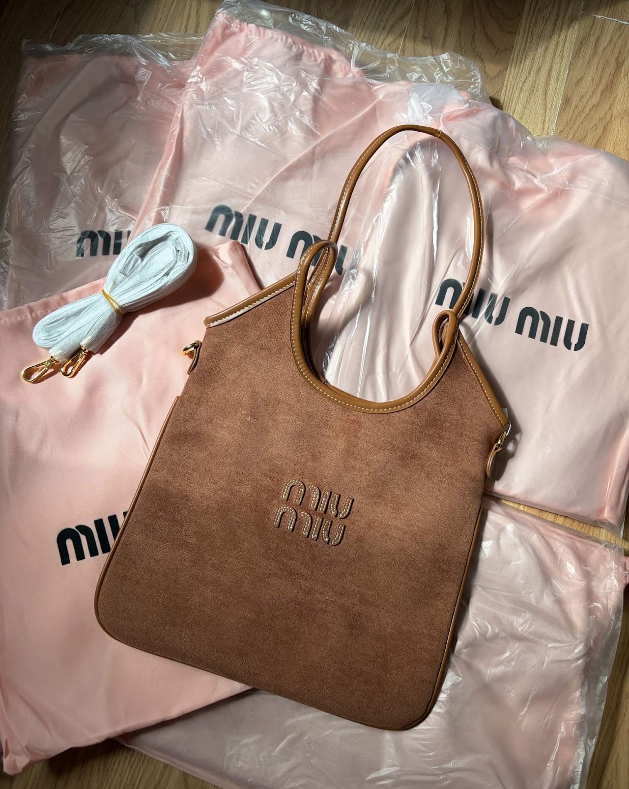 Miu Miu Tote bag (Coffe brown ) 1:1