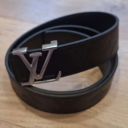 LV diržas (Juodas su pilka sagtim)