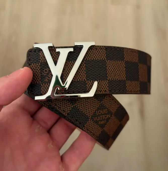 LV diržas (Rudas su pilka sagtim)