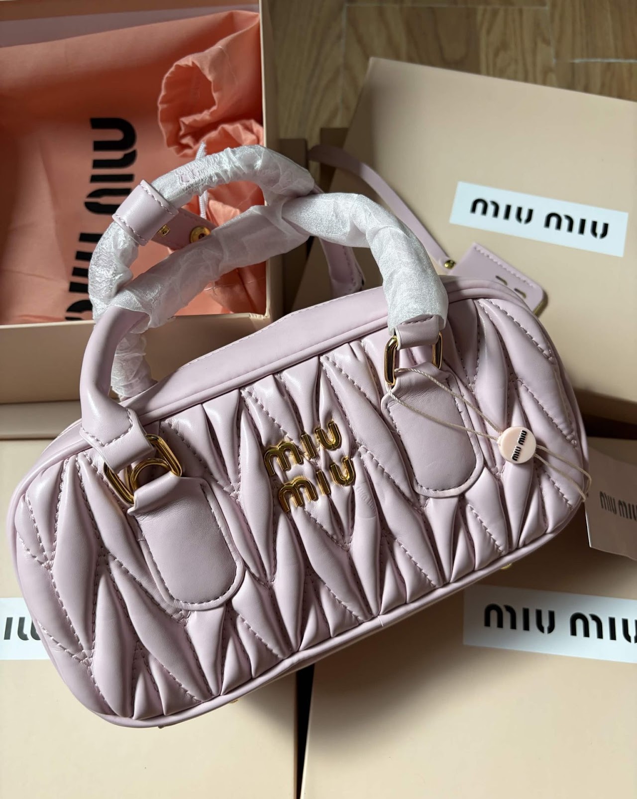 Miu Miu hand bag ( pink ) 1:1